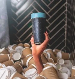 Circular&Co. Herbruikbare To Go Koffiebeker (rCUP) Zwart/zwart 8oz/227ml 18 Circular&Co. Herbruikbare To Go Koffiebeker (rCUP) Zwart/zwart 8oz/227ml -Bekerwinkel 1133x1200 1