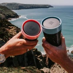 Circular & Co - Travel Mug - Koffiebeker To Go - Coffee To Go Beker - 340 Ml - Crème - Zwart - 12oz - Duurzaam 20 Circular & Co - Travel Mug - Koffiebeker To Go - Coffee To Go Beker - 340 Ml - Crème - Zwart - 12oz - Duurzaam -Bekerwinkel 1200x1200 377