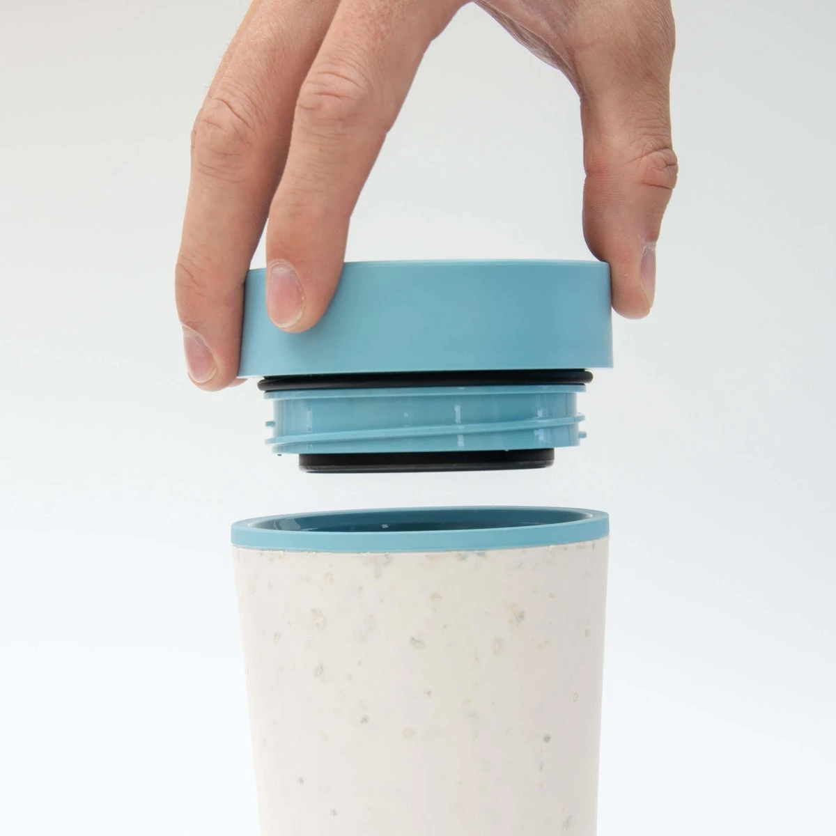 Circular&Co. Herbruikbare To Go Koffiebeker (rCUP) Zwart/blauw 8oz/227ml 8 Circular&Co. Herbruikbare To Go Koffiebeker (rCUP) Zwart/blauw 8oz/227ml - Afbeelding 6