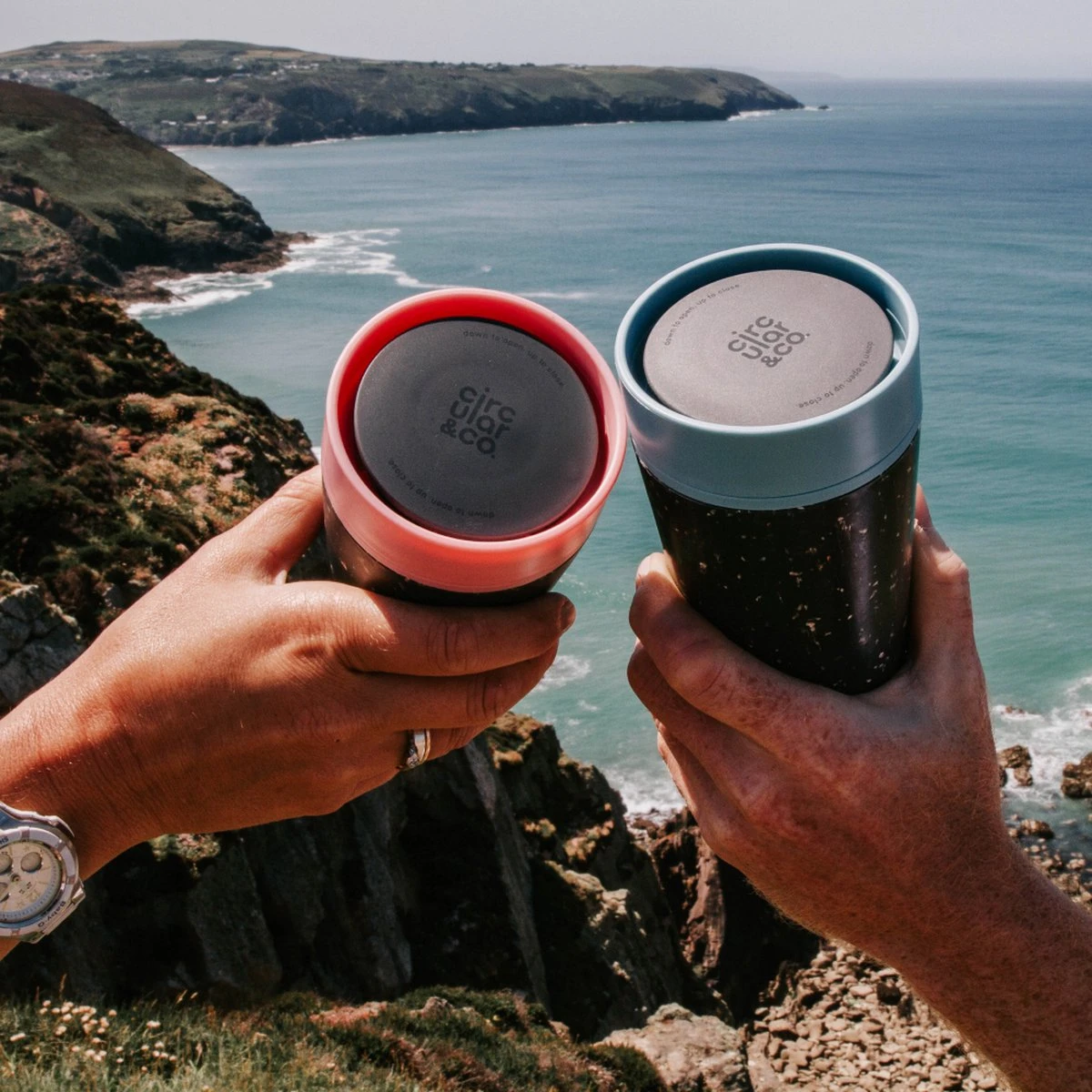 Circular&Co. Herbruikbare To Go Koffiebeker (rCUP) Zwart/geel 12oz/340ml 8 Circular&Co. Herbruikbare To Go Koffiebeker (rCUP) Zwart/geel 12oz/340ml - Afbeelding 6