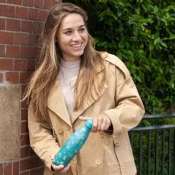 IZY Bottles X Van Gogh Museum - Amandelbloesem | 500 ML | Thermosfles | Drinkfles | Waterfles | Schoolfles | Isoleerfles | Beker | Drinkbeker | Koud | Warm | Fles | Back To School | 500ml 11 IZY Bottles X Van Gogh Museum - Amandelbloesem | 500 ML | Thermosfles | Drinkfles | Waterfles | Schoolfles | Isoleerfles | Beker | Drinkbeker | Koud | Warm | Fles | Back To School | 500ml -Bekerwinkel 1200x1200 85