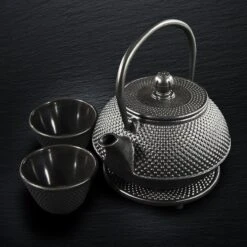 SakuraTea - Theepot Set - 4-delig - Gietijzer - Zwart - 0.8L - 2 Kopjes (100ml) 13 SakuraTea - Theepot Set - 4-delig - Gietijzer - Zwart - 0.8L - 2 Kopjes (100ml) -Bekerwinkel 1200x1200 929