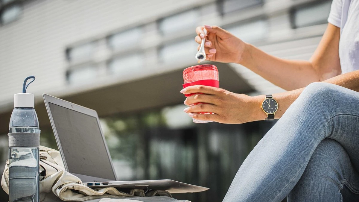 Sareva Muesli Beker - Met Lepel - Yoghurt 2 Go - Rood 8 Sareva Muesli Beker - Met Lepel - Yoghurt 2 Go - Rood - Afbeelding 6