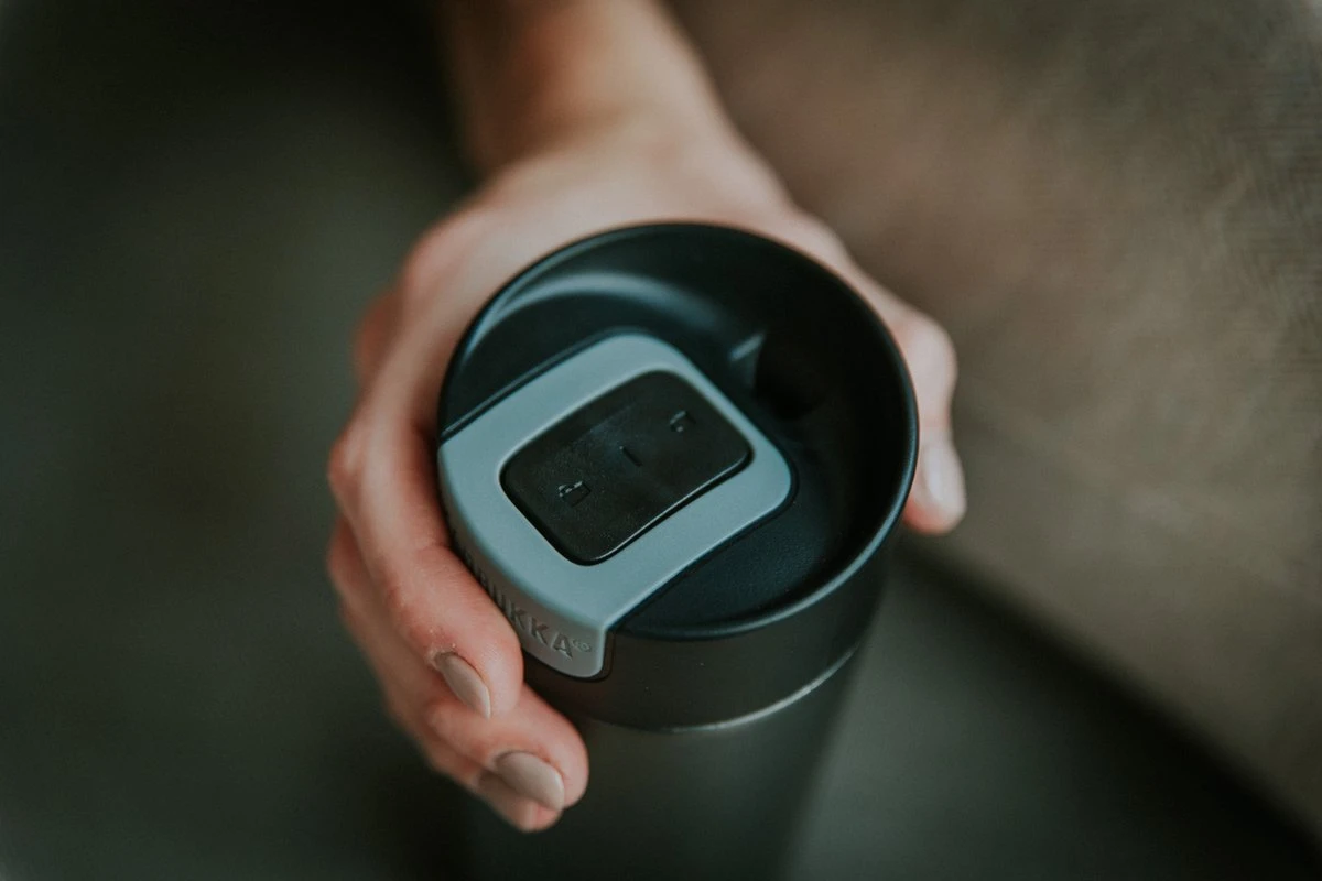 Kambukka Olympus Thermosbeker 500 Ml - Makkelijk Reinigen - Lekvrije Koffiebeker - RVS - Darkness 4 Kambukka Olympus Thermosbeker 500 Ml - Makkelijk Reinigen - Lekvrije Koffiebeker - RVS - Darkness - Afbeelding 2