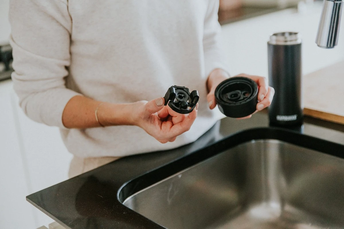 Kambukka Olympus Thermosbeker 500 Ml - Makkelijk Reinigen - Lekvrije Koffiebeker - RVS - Darkness 6 Kambukka Olympus Thermosbeker 500 Ml - Makkelijk Reinigen - Lekvrije Koffiebeker - RVS - Darkness - Afbeelding 4