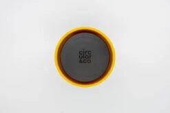 Circular&Co. Herbruikbare To Go Koffiebeker (rCUP) Zwart/geel 12oz/340ml 19 Circular&Co. Herbruikbare To Go Koffiebeker (rCUP) Zwart/geel 12oz/340ml -Bekerwinkel 1200x801 17