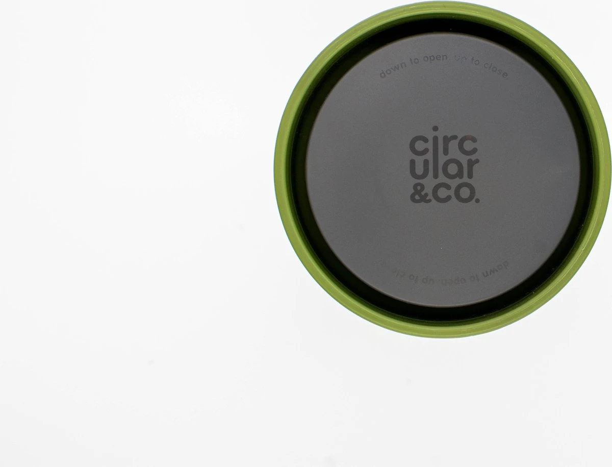 Circular & Co - Travel Mug - Koffiebeker To Go - Coffee To Go Beker - 227 Ml - Crème - Groen - 8oz - Duurzaam 4 Circular & Co - Travel Mug - Koffiebeker To Go - Coffee To Go Beker - 227 Ml - Crème - Groen - 8oz - Duurzaam - Afbeelding 2
