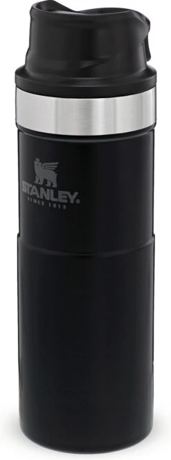 Stanley Trigger-Action Travel Mug 0.47L - Thermosfles - Matt Black 35 Stanley Trigger-Action Travel Mug 0.47L - Thermosfles - Matt Black -Bekerwinkel 448x1200