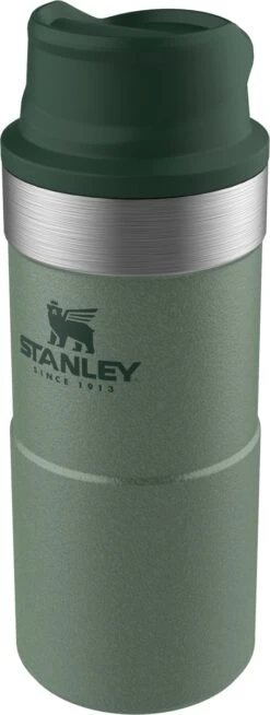 Stanley Trigger-Action Travel Mug 0.35L - Thermosfles - Hammertone Green 34 Stanley Trigger-Action Travel Mug 0.35L - Thermosfles - Hammertone Green -Bekerwinkel 453x1200 2