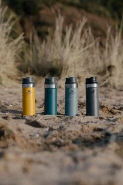 Stanley The Trigger-Action Travel Mug 0,35L Lagoon 7 Stanley The Trigger-Action Travel Mug 0,35L Lagoon -Bekerwinkel 800x1200 8