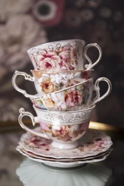 Clayre & Eef Kop En Schotel 200 Ml Roze Wit Porselein Rond Bloemen Servies Cadeau Voor Haar Cappuccino 14 Clayre & Eef Kop En Schotel 200 Ml Roze Wit Porselein Rond Bloemen Servies Cadeau Voor Haar Cappuccino -Bekerwinkel 801x1200 2