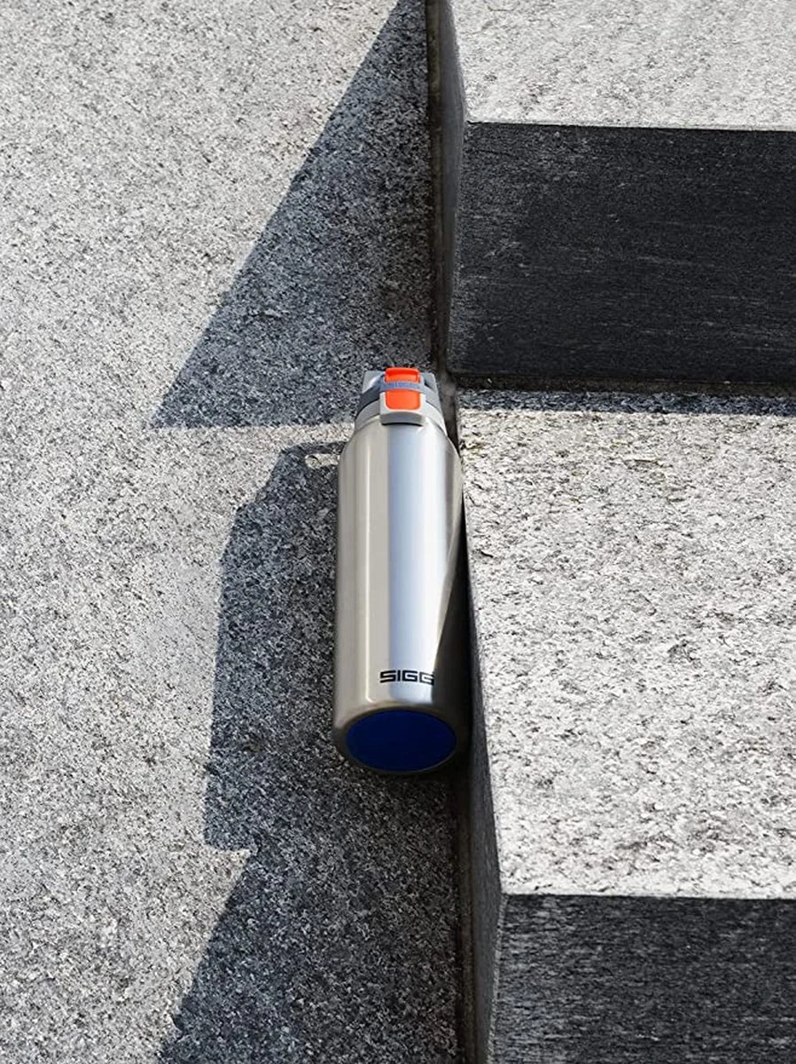 SIGG Hot&Cold ONE Light 0.5L Brushed 3 SIGG Hot&Cold ONE Light 0.5L Brushed